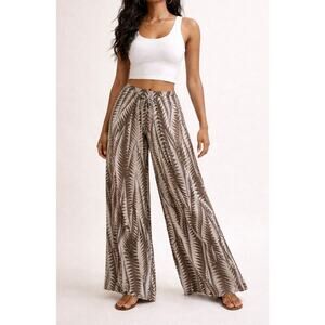 High-waist elastic waistband with adjustable drawstring